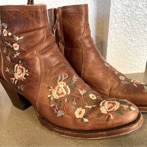 Shyanne Women's Chryssie Floral Shaft Western Snip Toe Fashion Leather Booties